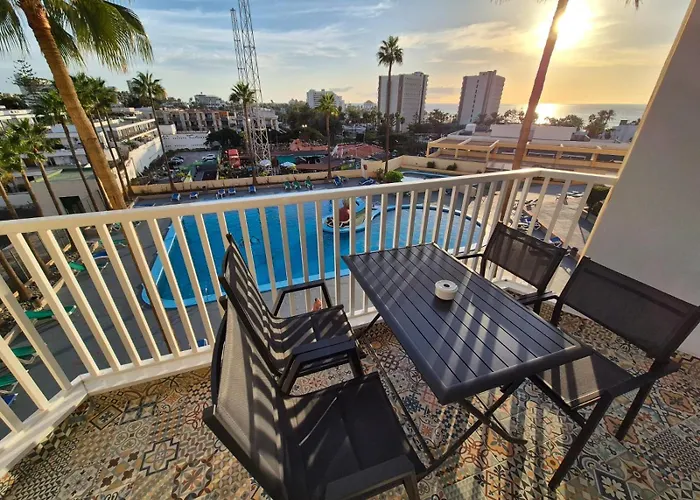 Palm Breeze - Americas *